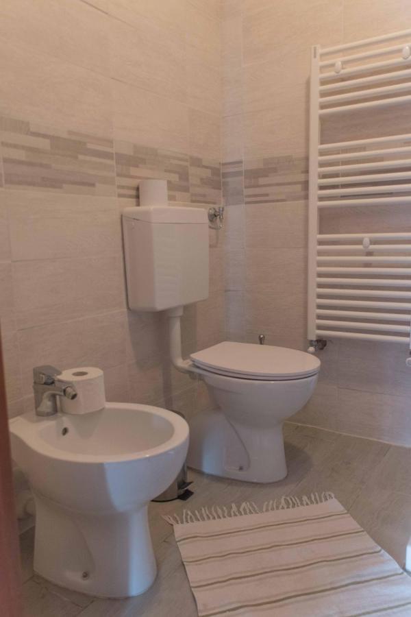 Bed And Breakfast Humus Sapiens Castiglione Chiavarese Exterior photo